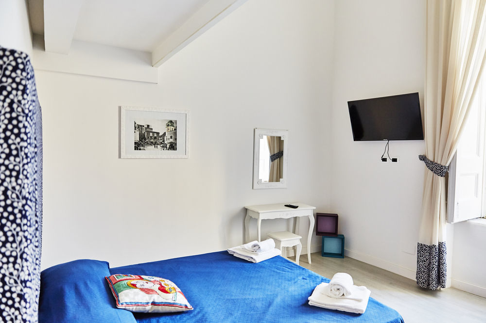 Neapolis Bellini Couette-café Naples