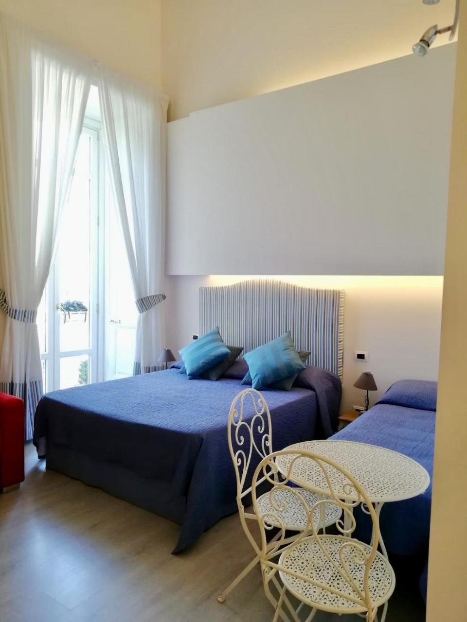 Neapolis Bellini Couette-café
